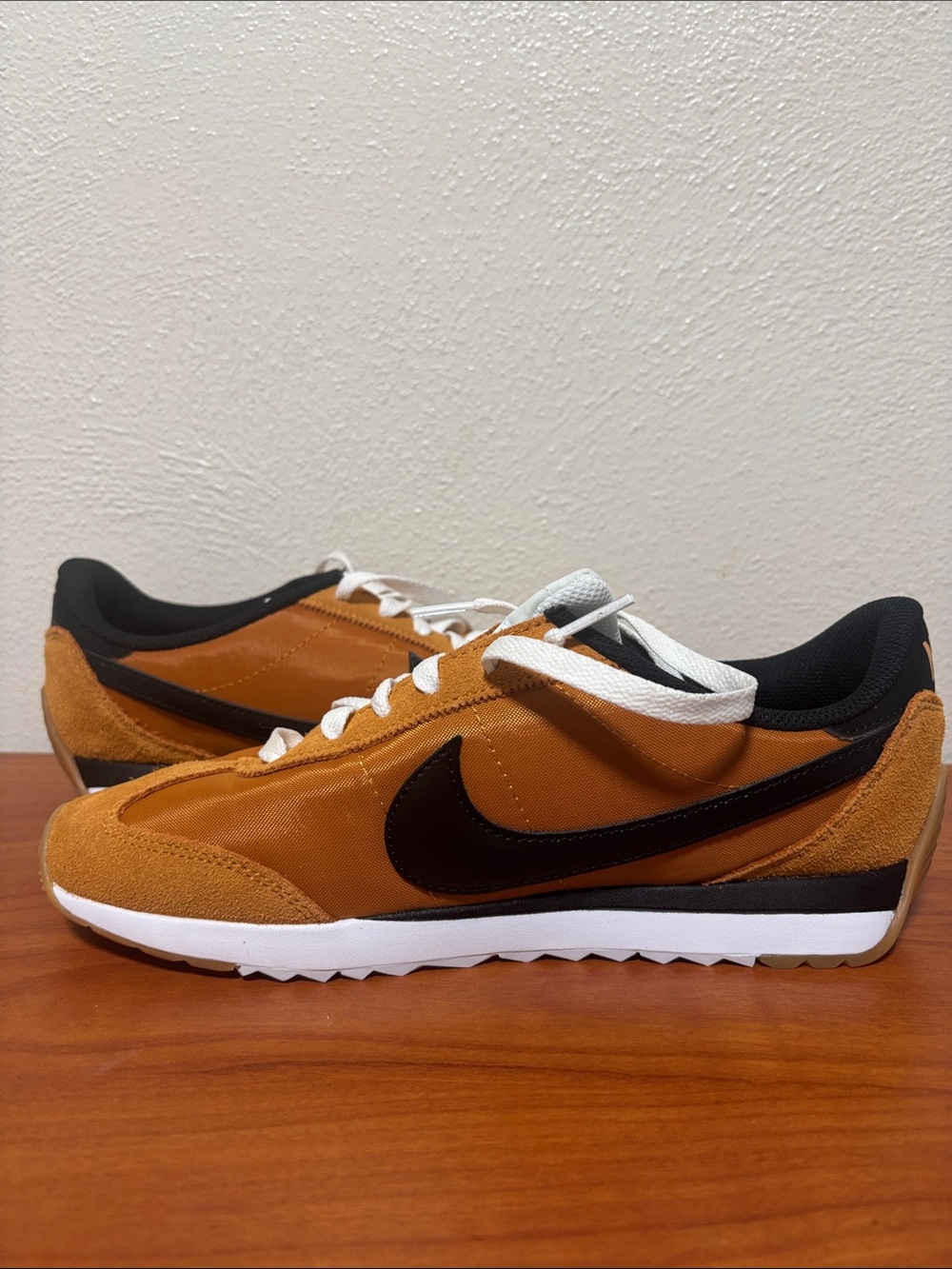 Nike Pacific sneakers Tan and Black Retro Runner side 8.New